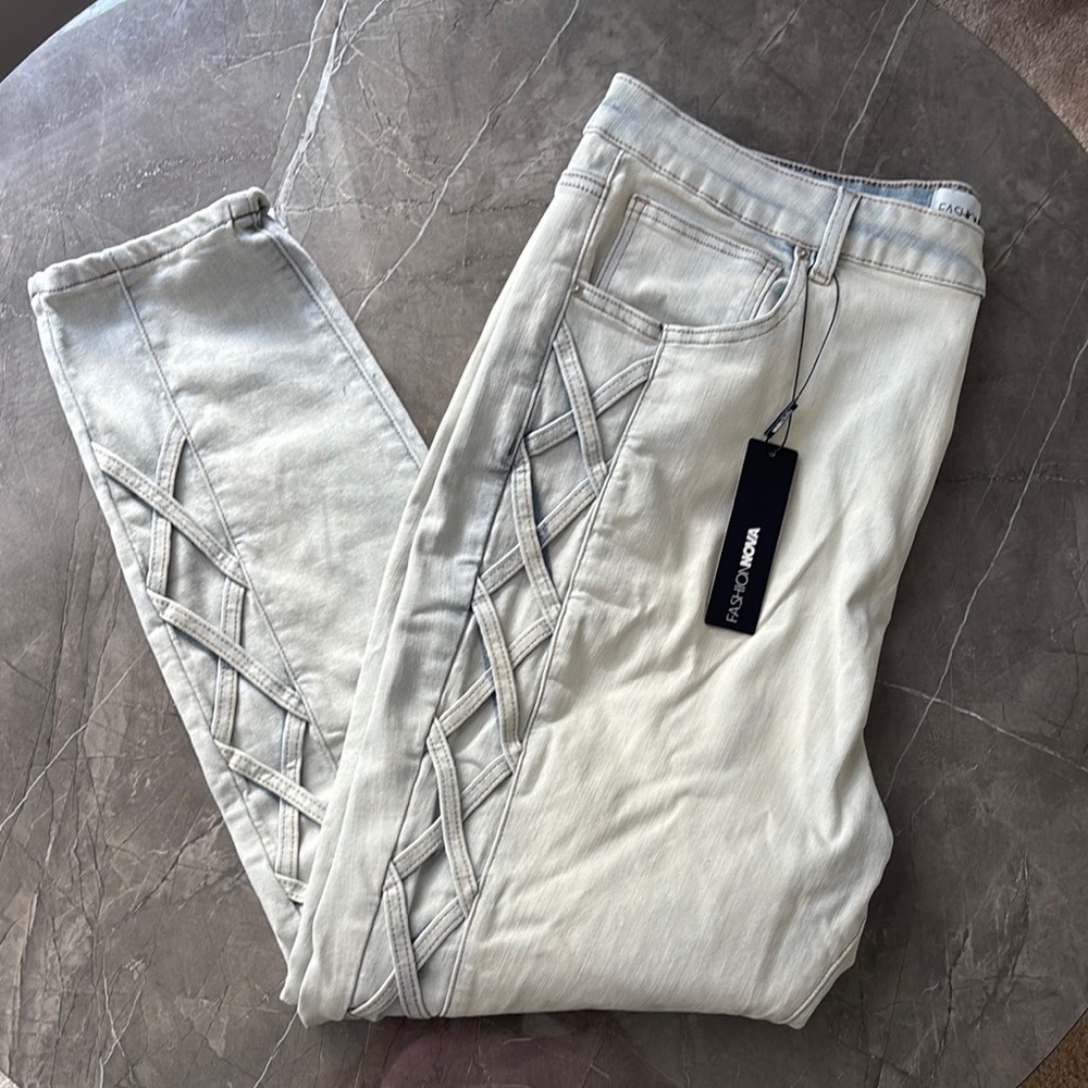 Rock & Roll Cowgirl Cream Skinny Jeans with Modern Design